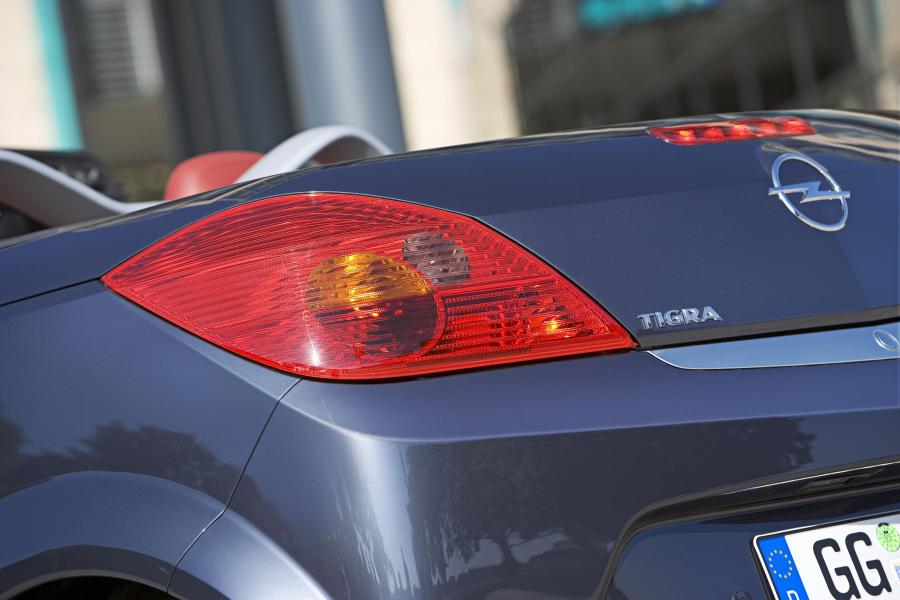  Opel Tigra Twin Top 2004 года  (фото 128 из 142)